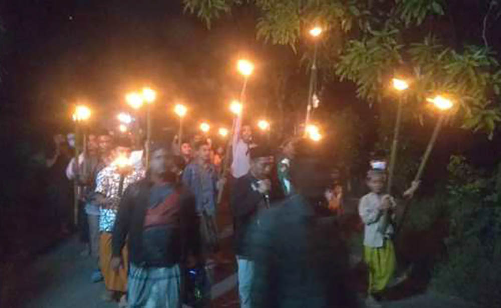 Petugas Biarkan Pawai Obor Keliling Baca Burdah di Pamekasan, Ini Alasannya