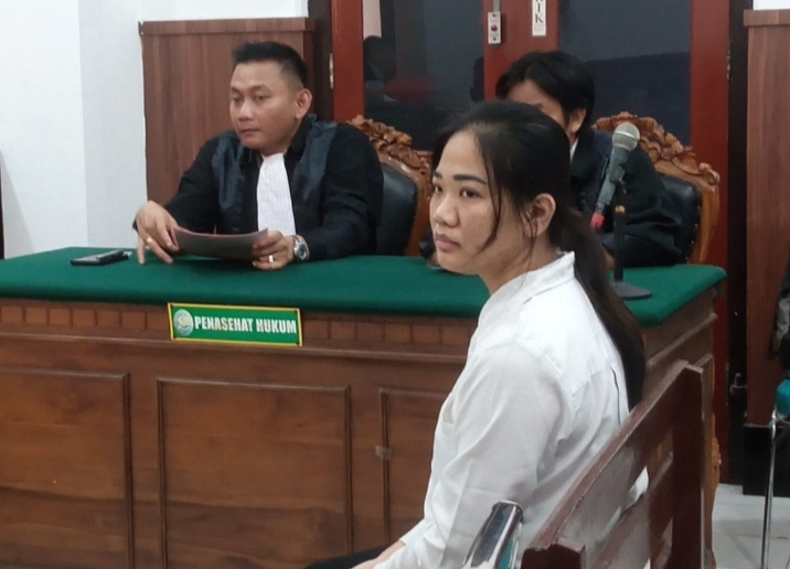 Terdakwa arfita saat menjalani persidangan