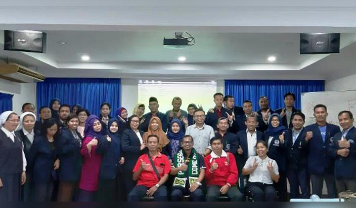 Foto bersama mahasiswa Pascasarjana Tep dengan dosen bersama pemateri.