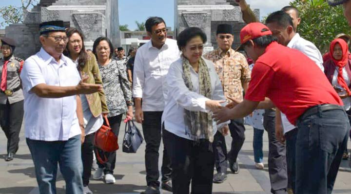 Tradisi Rutin Megawati Nyekar Ke Makam Bung Karno Jelang Ramadan