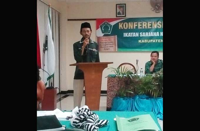 Abdul Hanan Majdy, Ketua ISNU Cabang Jombang periode 2016-2020 saat memberikan sambutan usai terpilih dalam Konfercab. foto: ROMZA/ BANGSAONLINE 