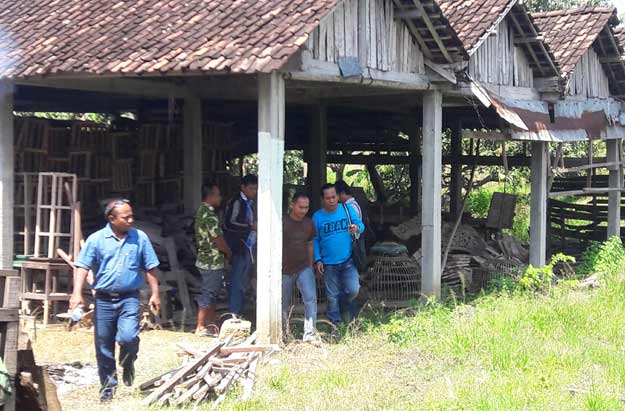 Lokasi lahan yang dianggap ahli waris belum sah menjadi milik pembeli Edi Tanu di Dusun Kemendung Kecamatan Cerme. foto: SYUHUD/ BANGSAONLINE