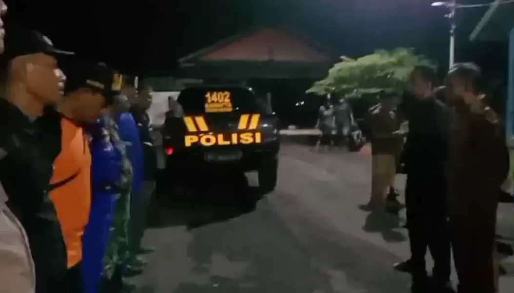 Tim SAR gabungan saat tiba di TKP untuk mengevakuasi korban yang hanyut