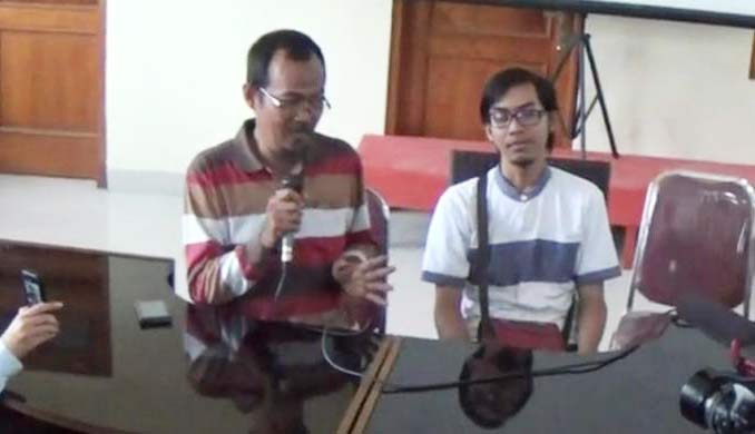 Adik Bahrun Naim, Dahlan Zaim, saat jumpa pers, Sabtu (16/1/2016). foto: kompas.com/wismabrata