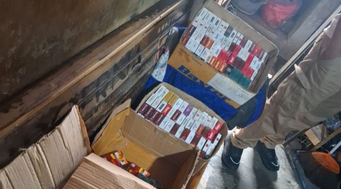 Ratusan rokok yang tak bercukai dari berbagai merk yang diamankan petugas gabungan