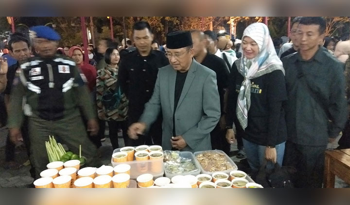 Wabup Sudjarno saat membuka Festival Makanan Khas Ponorogo.