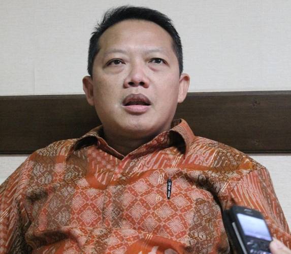 Asisten Pidana Khusus Kejati Jatim Febry Adriansyah. foto: nur faishal/Bangsa Online