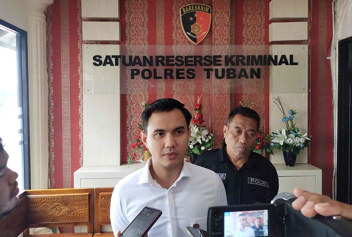 Kasatreskrim Polres Tuban, AKP M Gananta saat diwawancarai awak media, Minggu (5/2/2023)