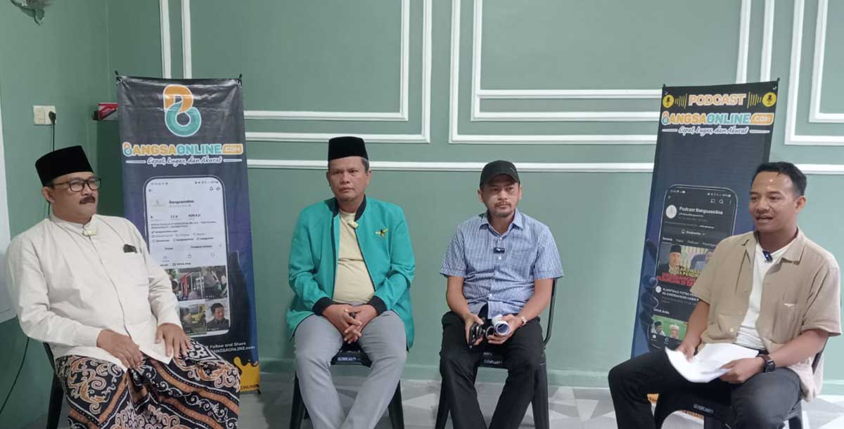 Anggota Komisi I DPRD Kabupaten Pasuruan saat podcast bersama BANGSAONLINE dalam program Jawara atau akronim dari Jagongan Wakil Rakyat.
