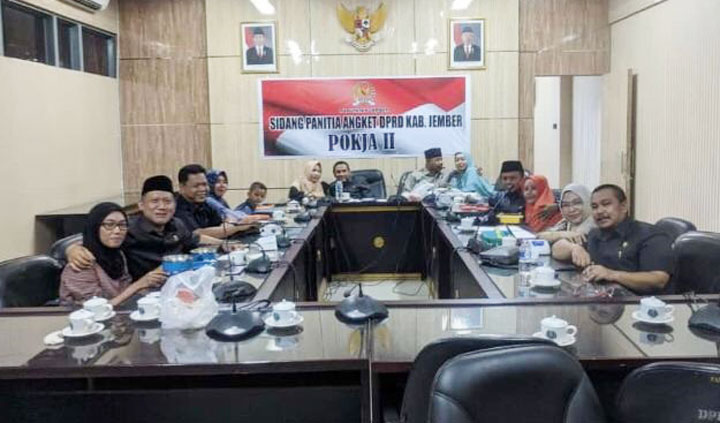 Para anggota Pansus Hak Angket saat makan siang bersama istri masing-masing.