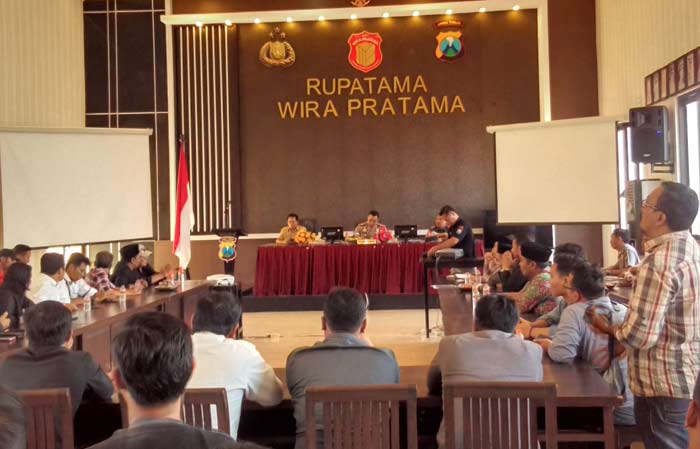 Suasana mediasi di Polres Banyuwangi.