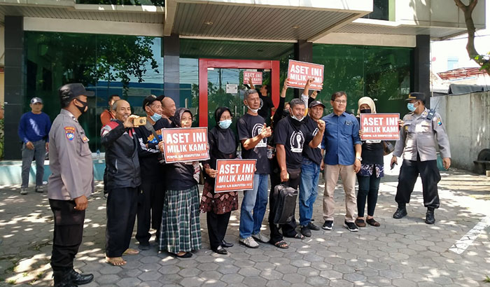 Didemo Puluhan Nasabah, AJB Bumiputera Kediri Cairkan 2 Polis Asuransi