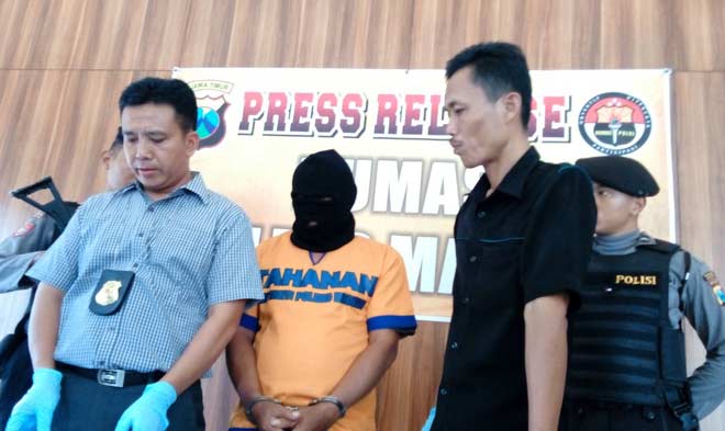 Jaimin (49), pelaku pencabulan saat ditahan di Polres Madiun.