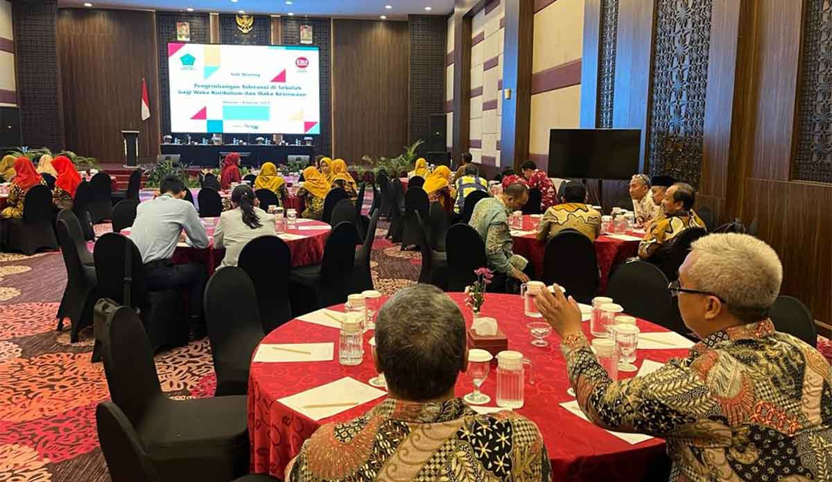 Rapat yang melibatkan wakil kepala sekolah di di Sidoarjo.