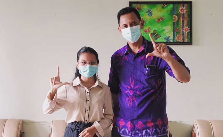 Kepala Dinas Kearsipan dan Perpustakaan Kota Kediri, Hery Purnomo bersama Duta baca Kota Kediri, Fayantri Ekasandra Dewi. (foto: ist)
