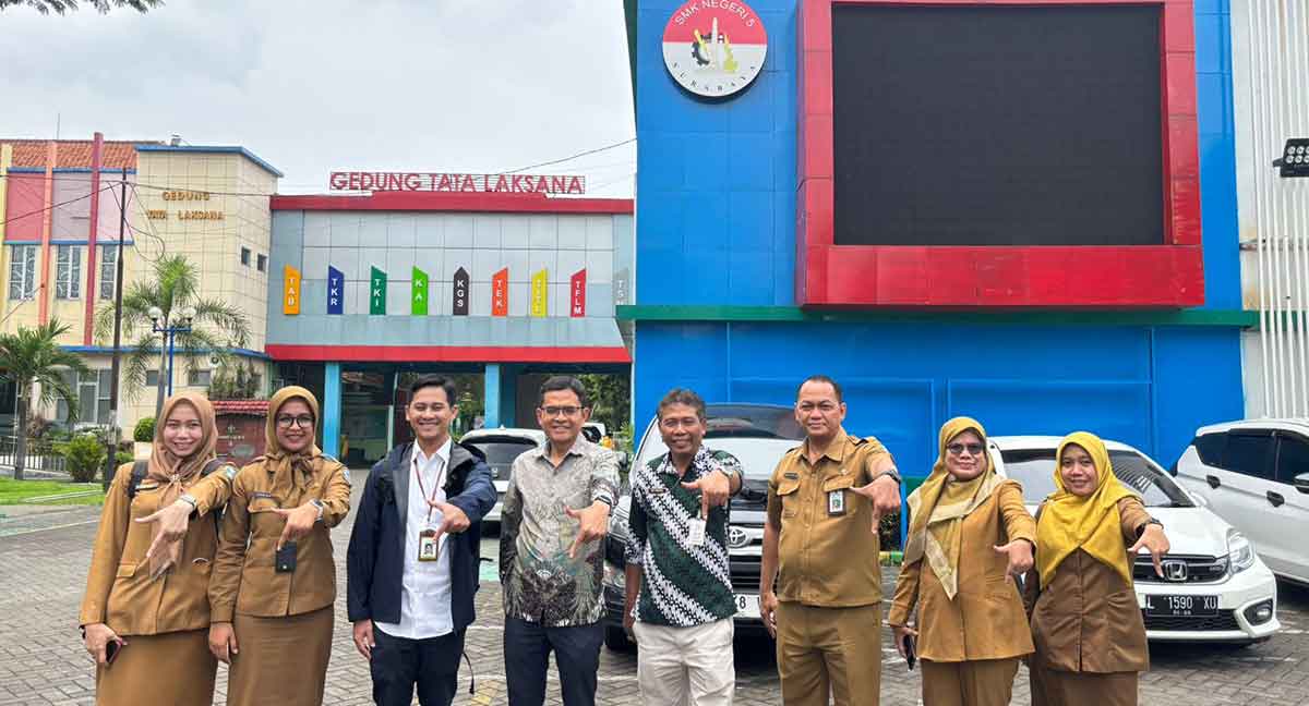 Peninjauan yang dilakukan Kepala Pusat Standar Kebijakan Pendidikan BSKAP Kemendikdasmen bersama jajaran di Surabaya.