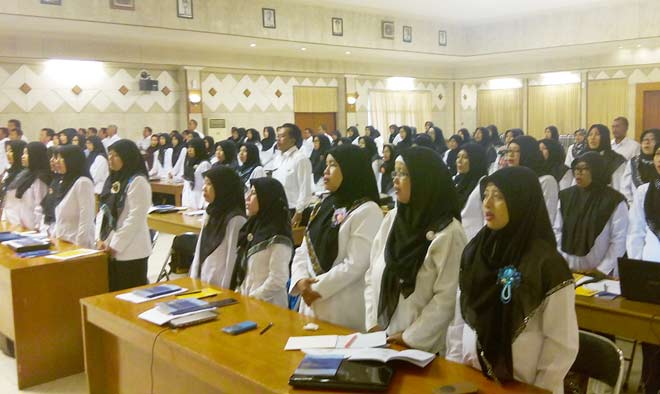 Para PNS Guru saat mengikuti pembekalan. foto: SYUHUD/ BANGSAONLINE