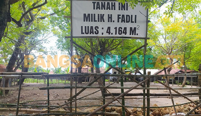 Suasana Pasar Bringkoning, Sampang, usai disegel pemilik tanah. Foto: MUTAMMIM/BANGSAONLINE