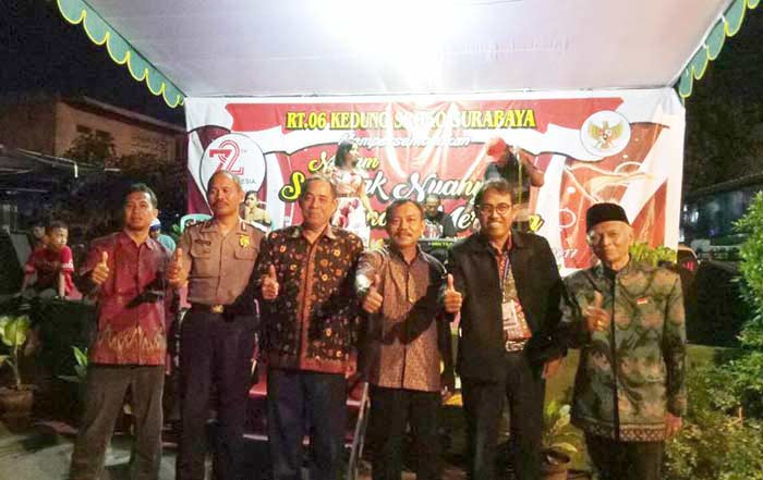 Tampak para tokoh masyarakat Kedung Sroko dan petinggi Kelurahan Pacar Kembang Kecamatan Tambaksari Surabaya. foto: istimewa