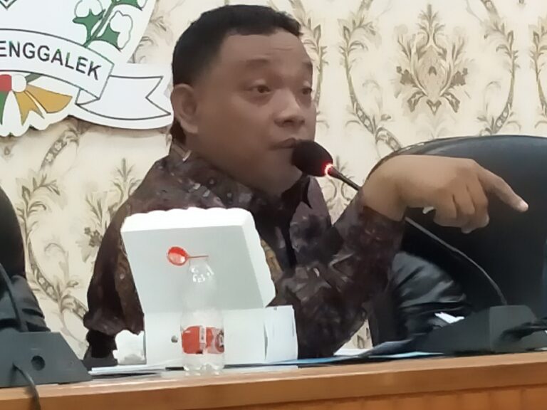 Adi Patoni, Sekretaris Komisi III DPRD Trenggalek 