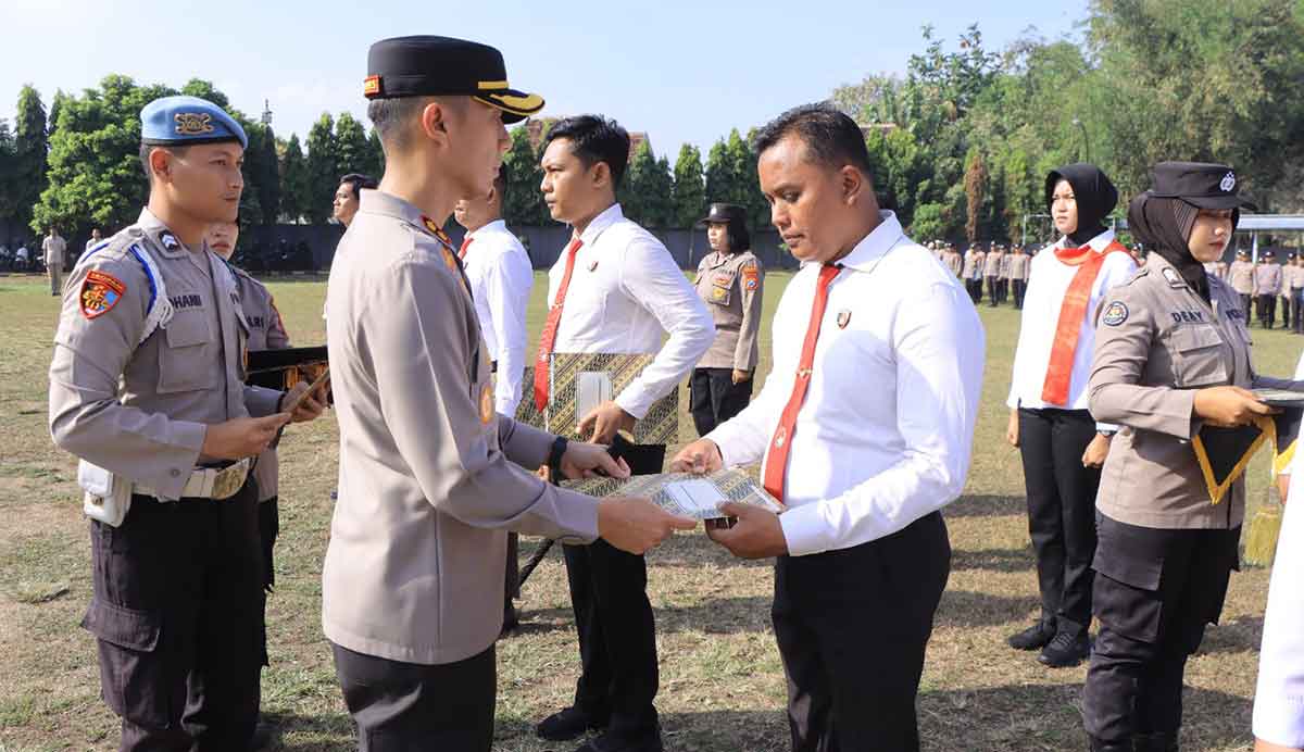 Kapolres Madiun Beri Apresiasi ke Anggota Berprestasi