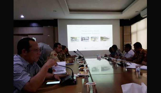 Komisi C DPRD Sidoarjo saat konsultasi mengenai permasalahan banjir dengan Dinas PU Pengairan Jatim. foto istimewa