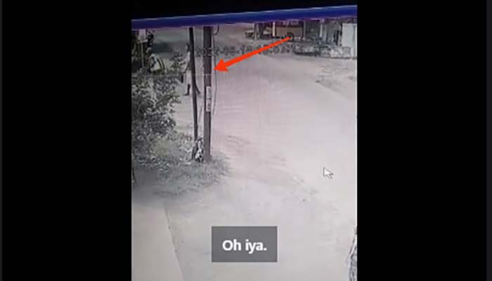 Tangkapan layar video rekaman CCTV pemukulan Pak Ogah di Jombang.