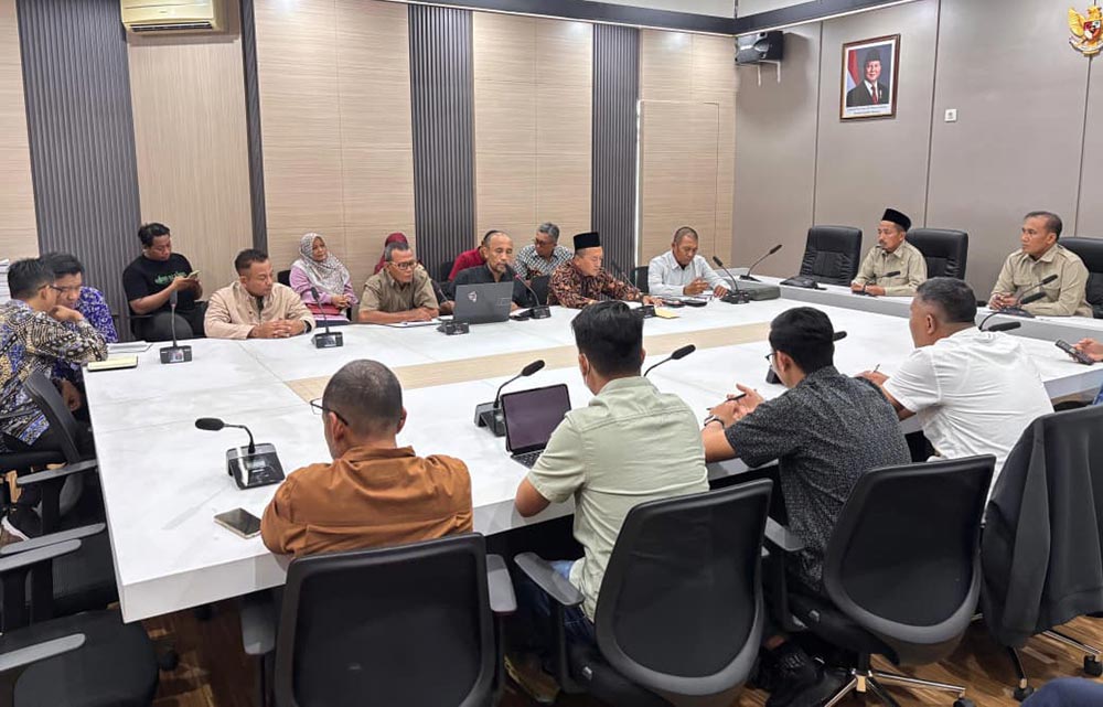 Hearing Komisi 1 DPRD Tuban bersama warga dan PT Waskita Karya membahas dampak proyek pembangunan Sekolah Rakyat (SR).