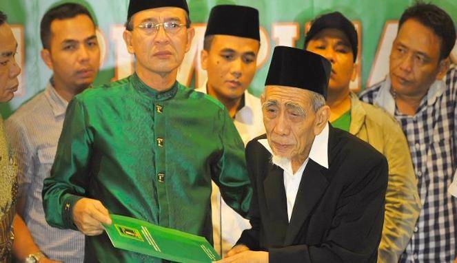 Suryadharma Ali bersama KH Maimun Zubair dalam acara PPP. Foto: vivanews.com