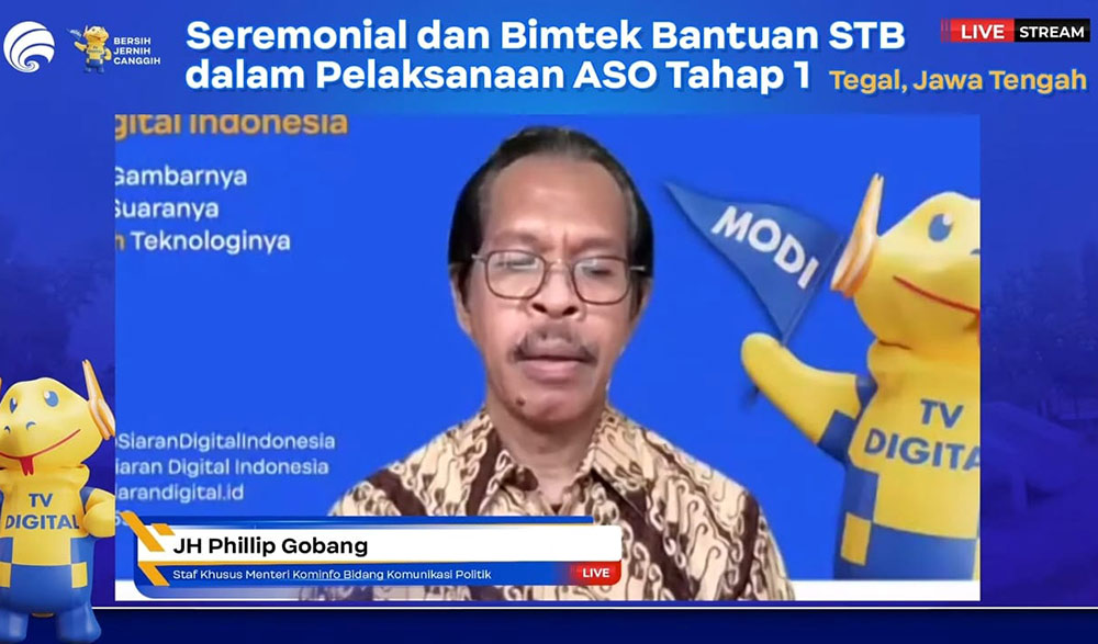 Stafsus Kemenkominfo Philip Gobang saat membuka kegiatan seremonial dan bimbingan teknis pendistribusian bantuan set top box untuk analog switch off tahap pertama di Kota Tegal.
