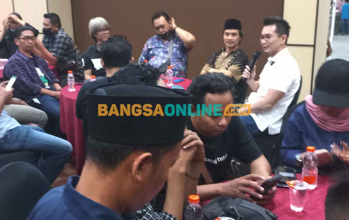 Direktur PT Bumi Indo Mojokerto, Teguh Yuda Permana, saat memberikan sambutan. Foto: ROCHMAT SAIFUL ARIS/BANGSAONLINE