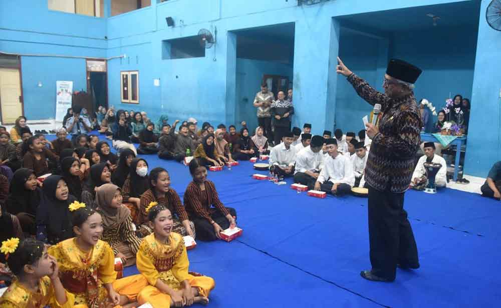 Wakil Wali Kota Kediri, Gus Qowim saat memberi semangat anak-anak. (Ist)