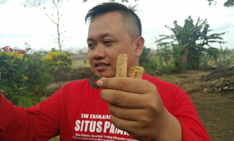 Hari Kedua Eskavasi Candi Patakan, Tim BPCB Jatim Temukan Uang Gepeng dan Pasak
