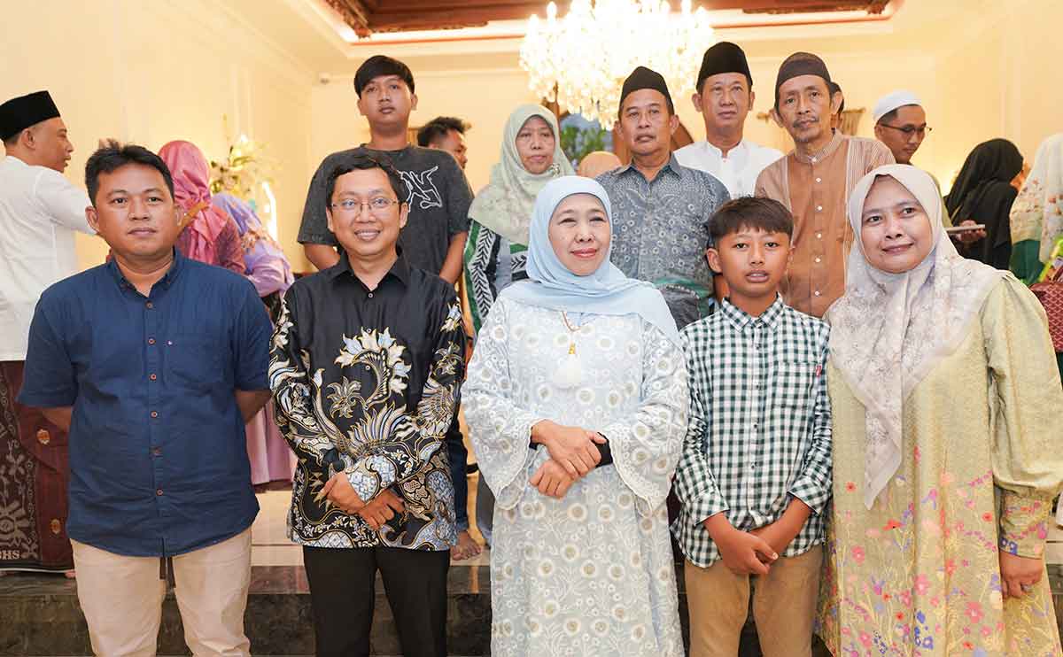 Gubernur Khofifah saat menggelar Open House di kediamannya.