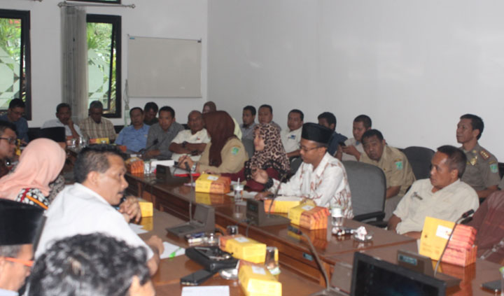 Rapat kerja Komisi III DPRD Pasuruan dengan DLH dan OPD terkait persoalan limbah.
