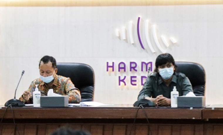 Kepala Bidang Tata Kelola Sumber Daya dan Pelayanan Informasi Publik Diskominfo Kota Kediri Dani Budi Pulasto (kiri) dan Prastyo, Wartawan Foto dari LKBN Antara. (foto: ist.)