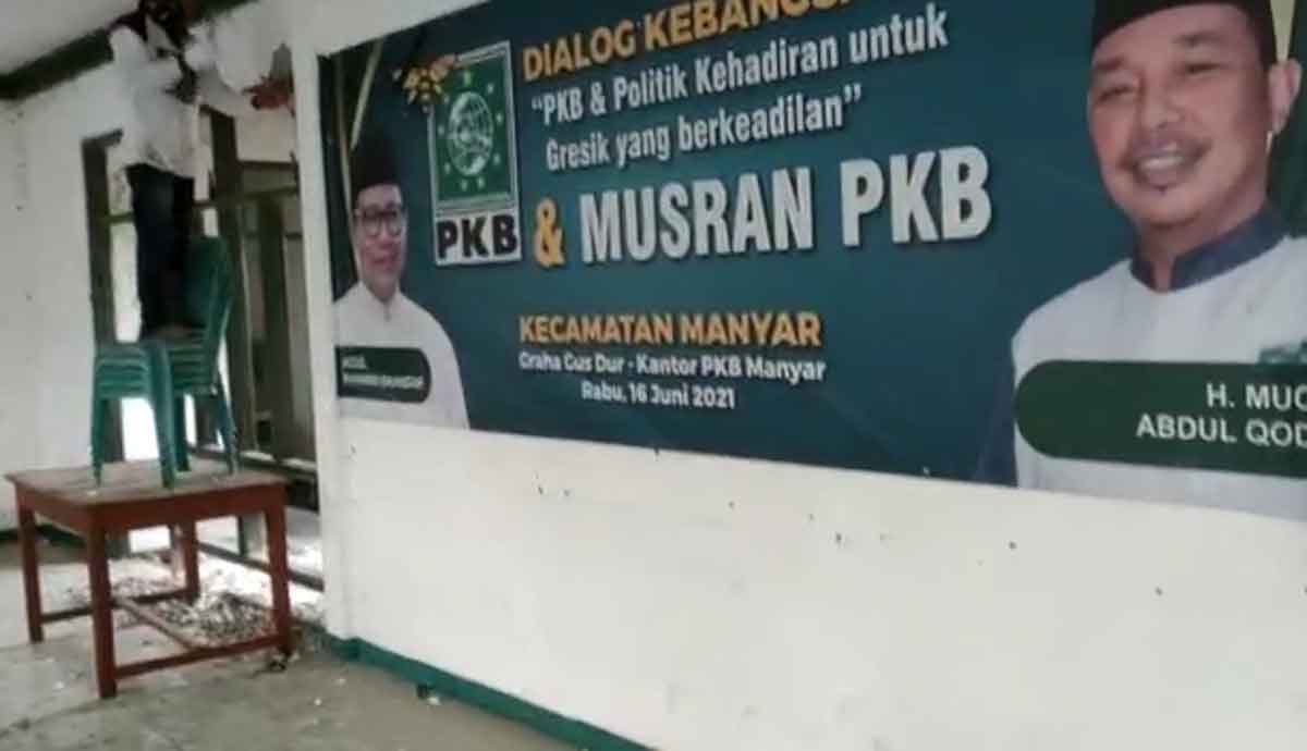 Beri Contoh, PKB Gresik Robohkan Kantor Untuk Pelebaran Jalan Manyar