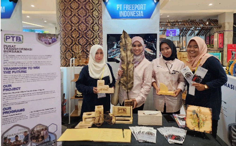 PTB saat ikuti pameran investasi, industri, dan UMKM yang diinisiasi oleh Dinas Penanaman Modal dan PTSP Gresik di GressMall.  Foto: Ist.