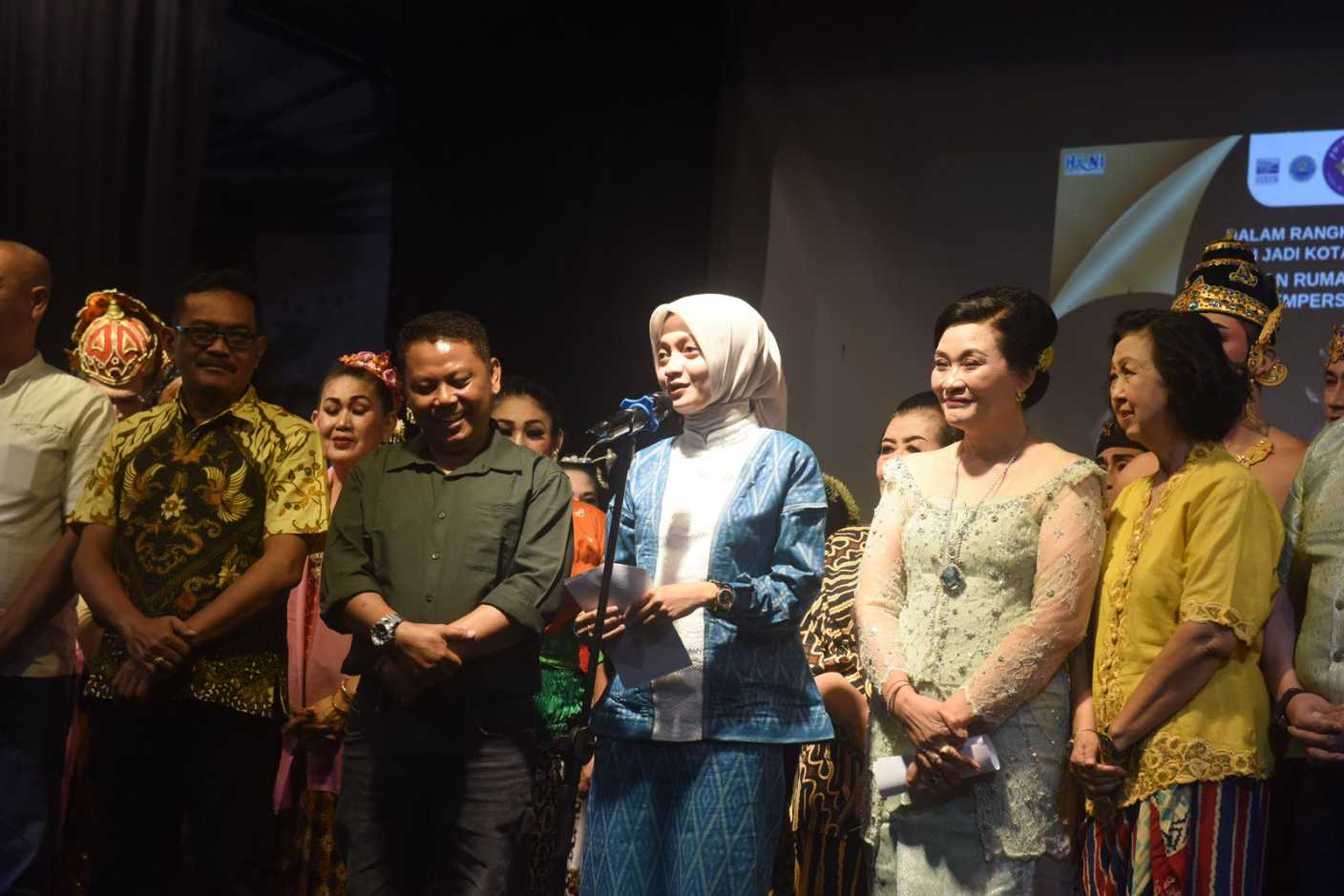 Wali Kota Kediri Vinanda Prameswati saat menghadiri Pentas Ketoprak Rindu Budoyo. (Ist). 
