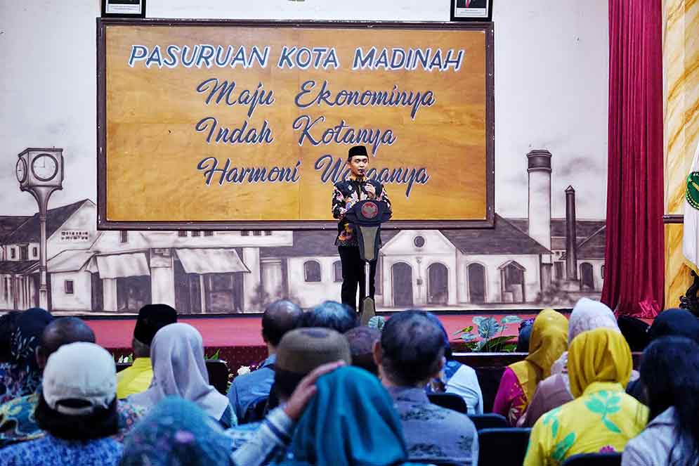 Wali Kota Pasuruan, Adi Wibowo saat menyampaikan arahannya di kegiatan Pembinaan Koperasi Kelurahan Merah Putih Kota Pasuruan Tahun 2025 di Gedung Gradhika. (Ist)