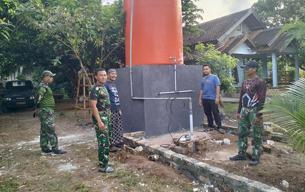 Toren air yang dibangun Satgas TMMD ke-128 Kodim Tuban di Desa Prunggahan Kulon.