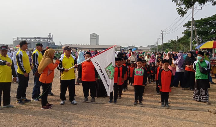 Anis Ambiyo Putri melepas gerak jalan dalam rangka HSN 2019. foto: ist.