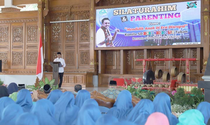 Bupati Tuban saat menghadiri silaturrahim dengan komite BAS Tuban, Ahad (21/7).