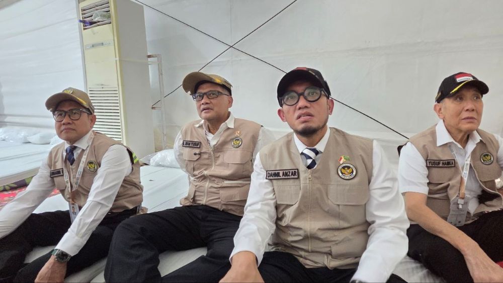 Wamenhaj Dahnil Anzar saat mengecek tenda Armuzna bersama Menhaj Gus Irfan, Menko PM Muhaimin, dan Yusuf Hamka.