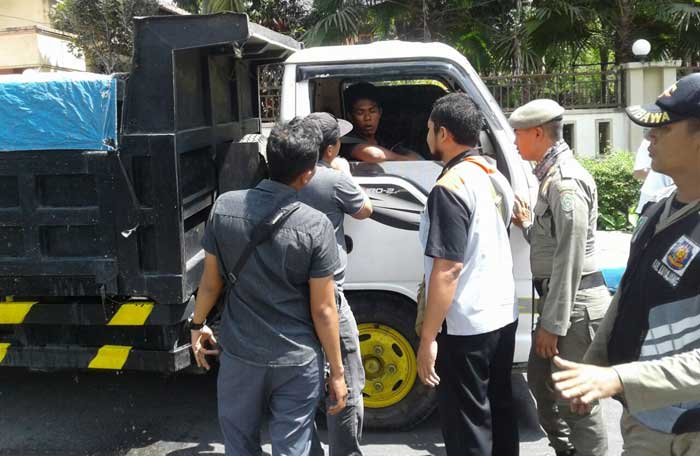 Operasi Gabungan bersama meminimalisir penambangan pasir ilegal di Lumajang. foto: IMRON/ BANGSAONLINE