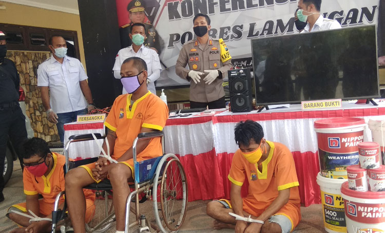 Kapolres Lamongan AKBP Harun saat konferensi pers terkait penangkapan tiga pelaku curanmor.