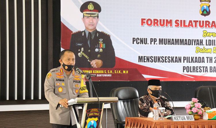 Kapolresta Banyuwangi, Kombes Pol. Arman Asmara Syarifuddin dalam forum silaturahmi kamtibmas bersama PCNU, PP Muhammadiyah, LDII, Banser, Kokam, dan Senkom. (foto: ist)