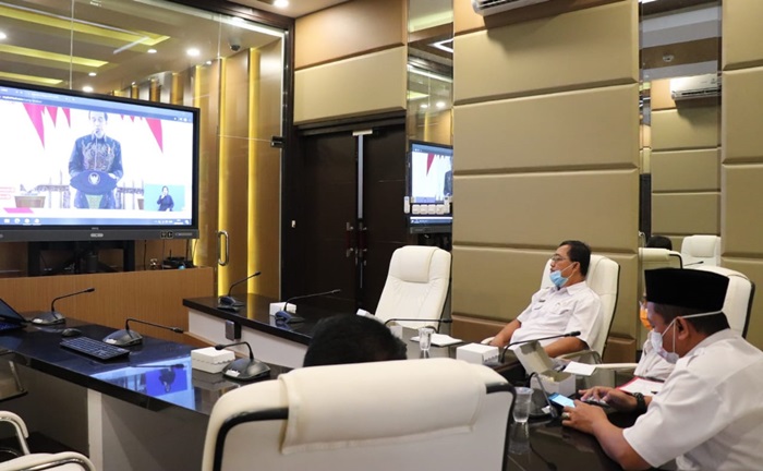 Pj Sekretaris Daerah Kota Pasuruan sedang mengikuti Stranas PK melalui video conference di Ruang MCC Pemerintah Kota Pasuruan, Rabu (26/08/2020).