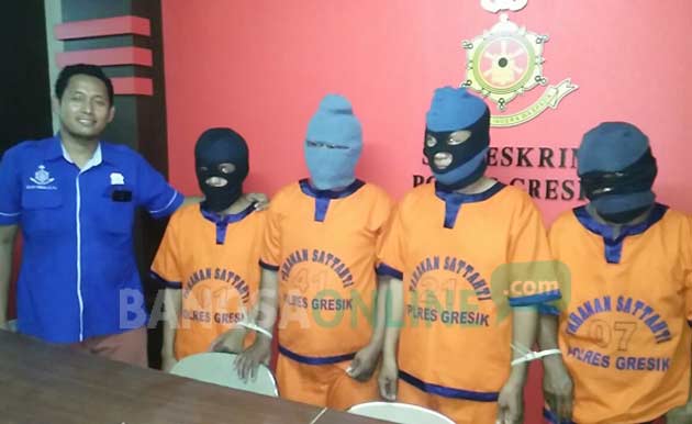 Polres Gresik saat mengekspos empat pelaku copet yang beraksi di konser Inbox. foto: SYUHUD/ BANGSAONLINE