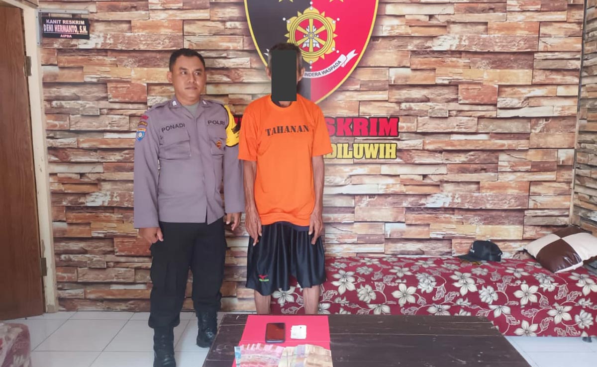 Pelaku judi togel saat diamankan di Mapolsek Ngadiluwih. Foto: Ist.